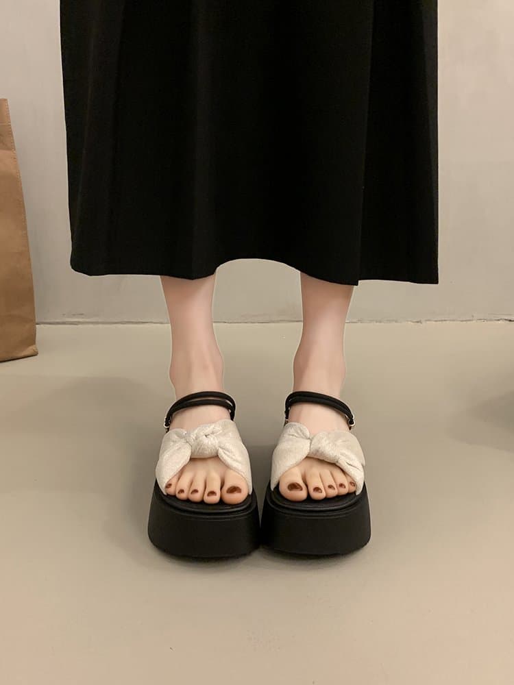 Skulpturel Slip-on med Snøre — billede 1